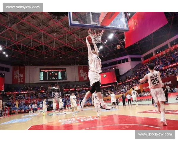 逆转绝杀掀起风暴两强巅峰对决点燃球迷激情之夜全场沸腾传奇时刻
